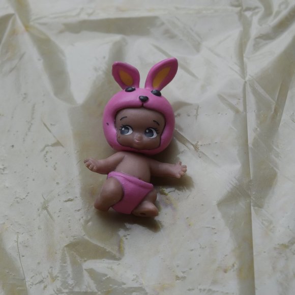 Twozies S1 Mable Pink Bunny Figure - Picture 1 of 2